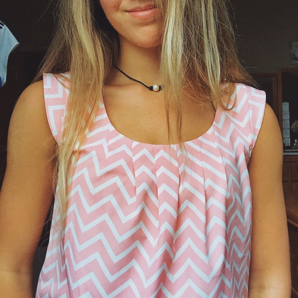 Candie's Tops - 3/30 pink chevron top